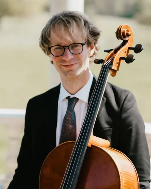 Erlend Vestby with his cello